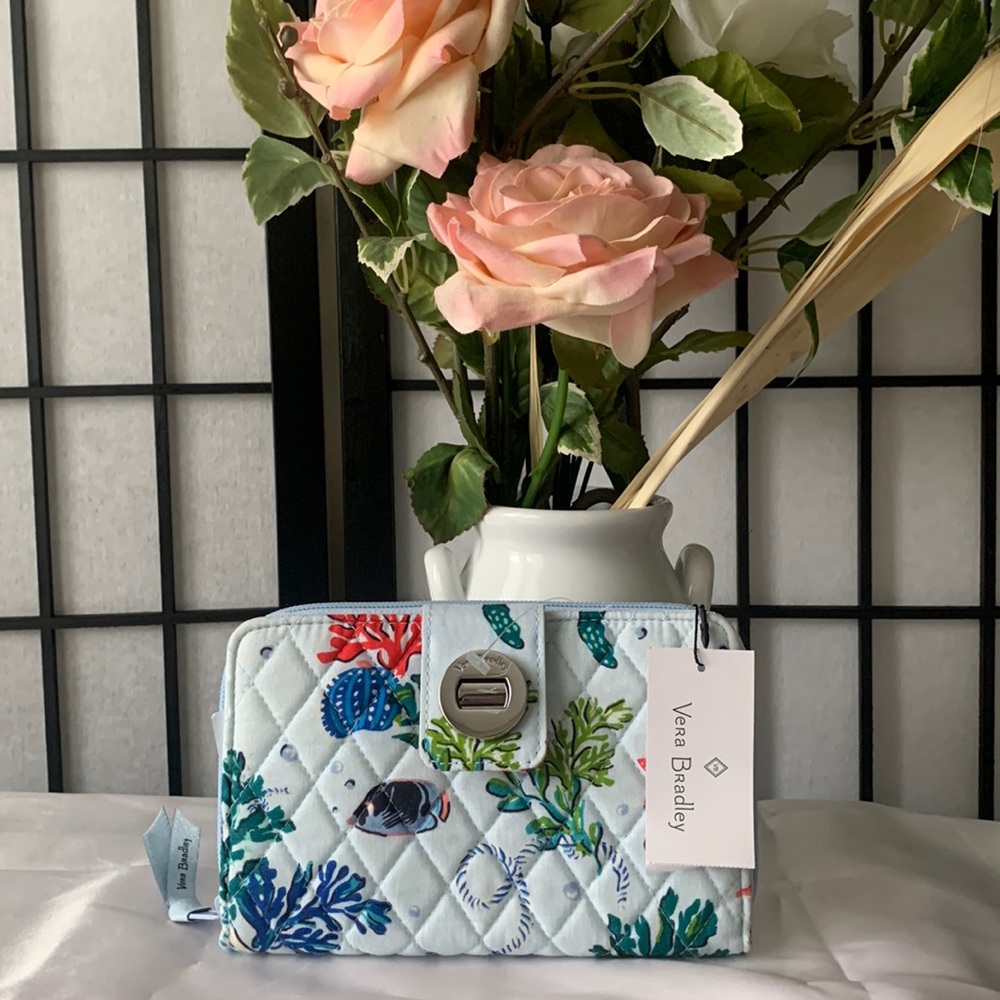 NWT - Vera Bradley Wallet - Ocean Theme 🐠🐢